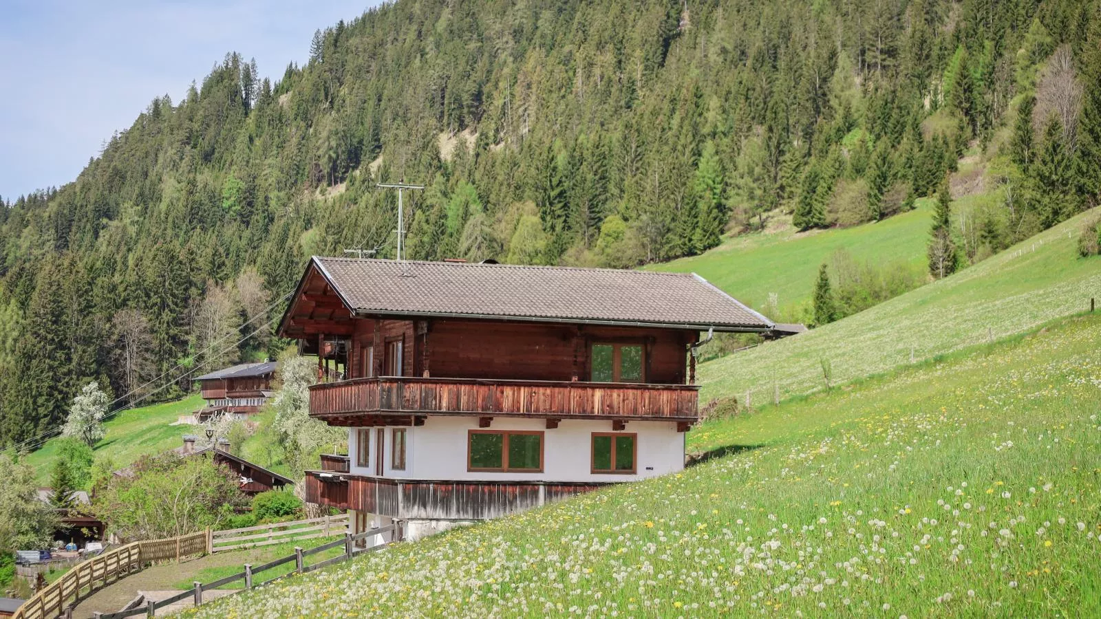 Tirola Chalet Alpbach-Buitenkant zomer