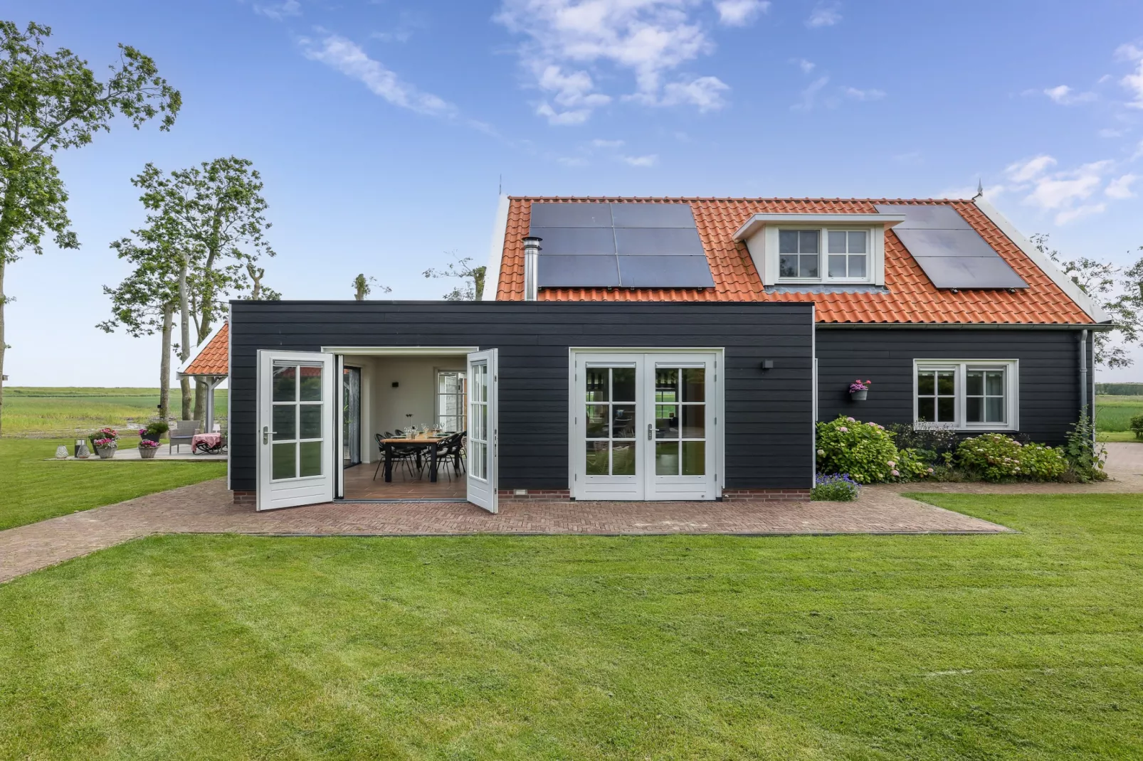 Groeneweg 6 in Wissenkerke-Buitenkant zomer