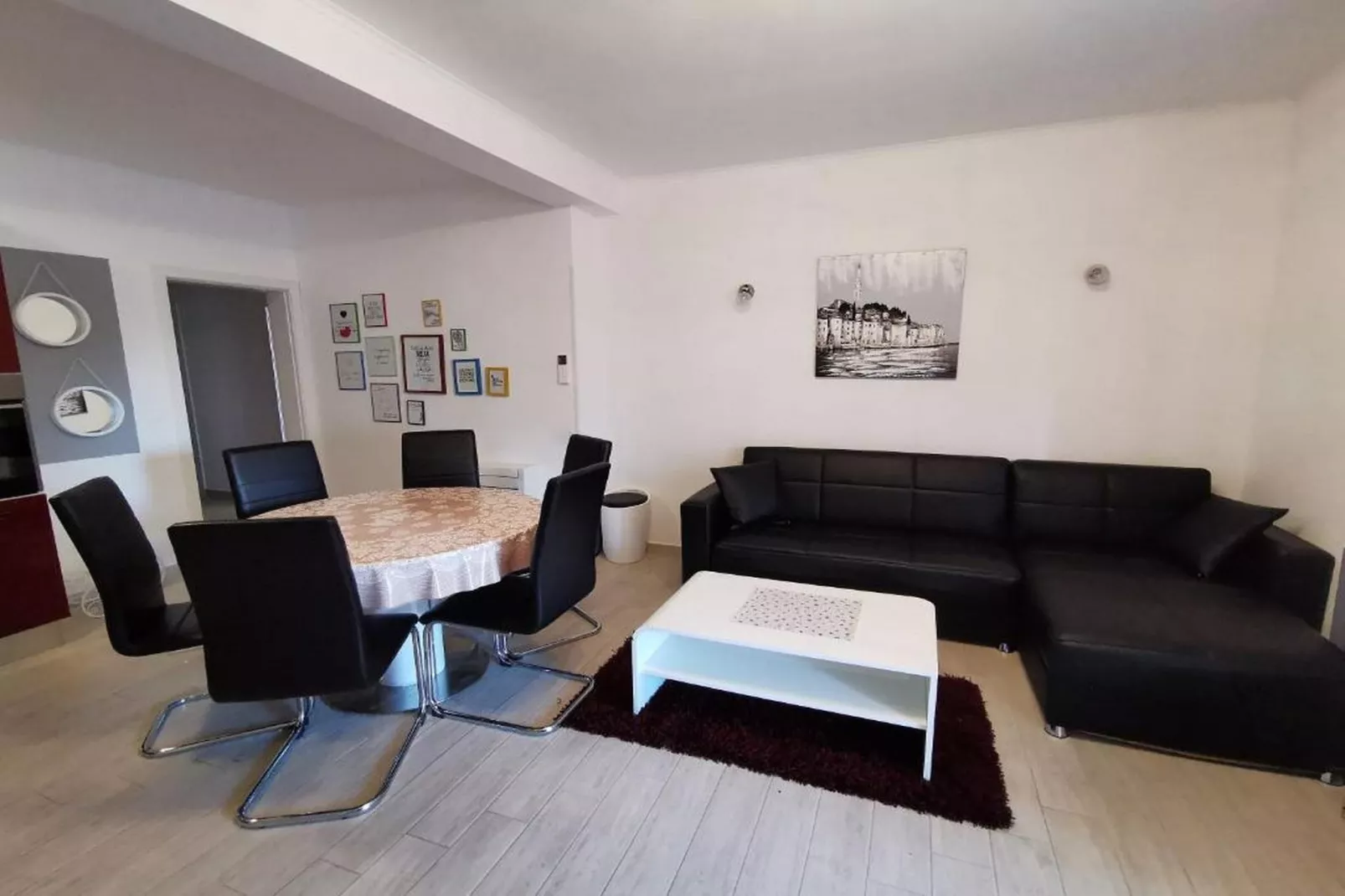 Studio Apartment Feather - Studio Apartment with Terrace-Woonkamer