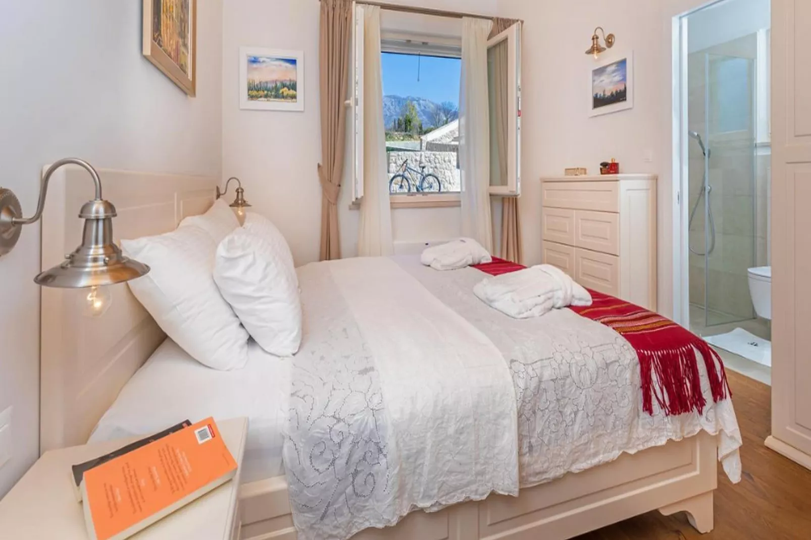 Villa Ivić-Two Bedroom Villa with Swimming Pool-Slaapkamer