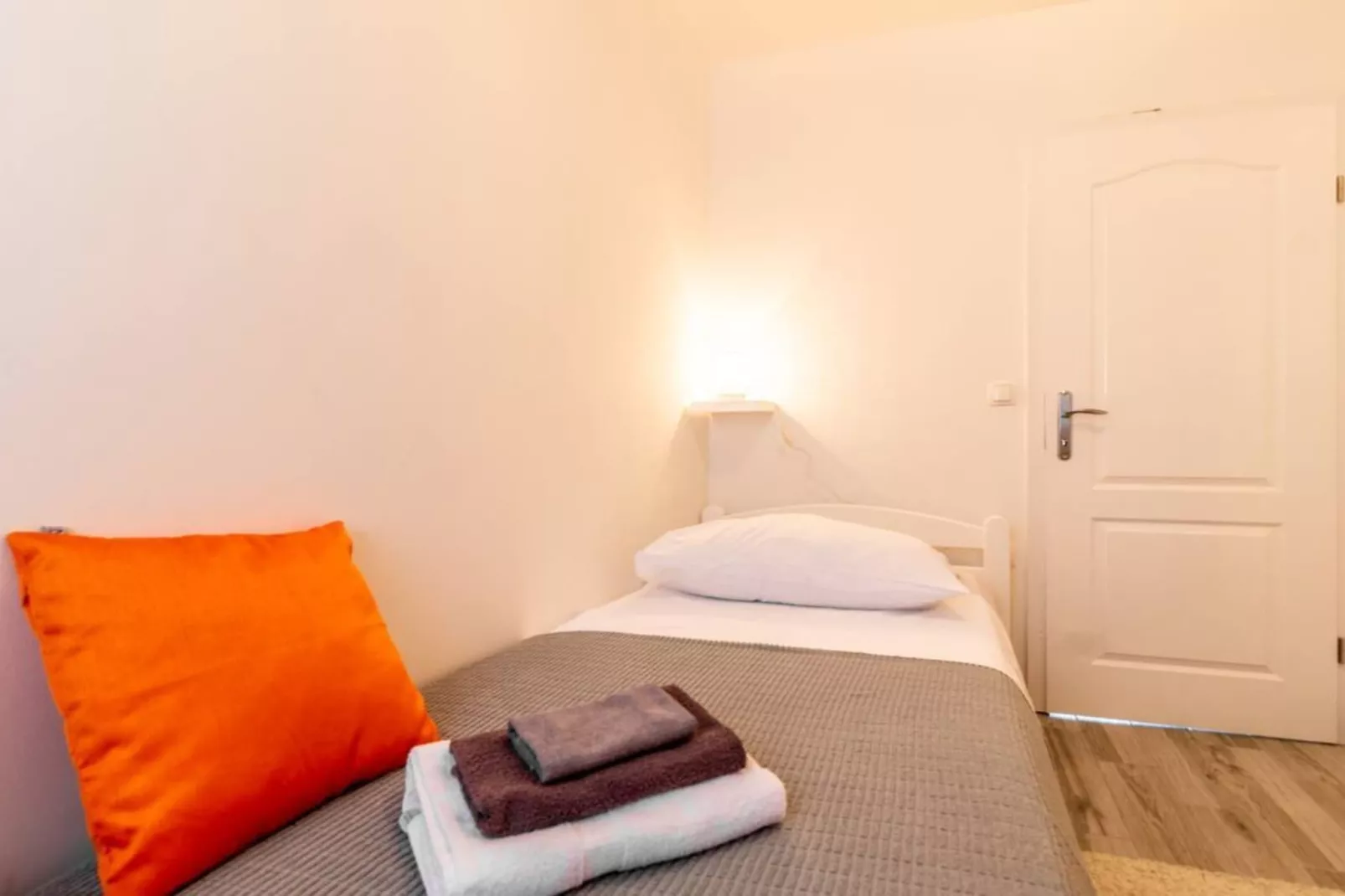 Holiday Home Sunny Side - Six Bedroom Holiday Home