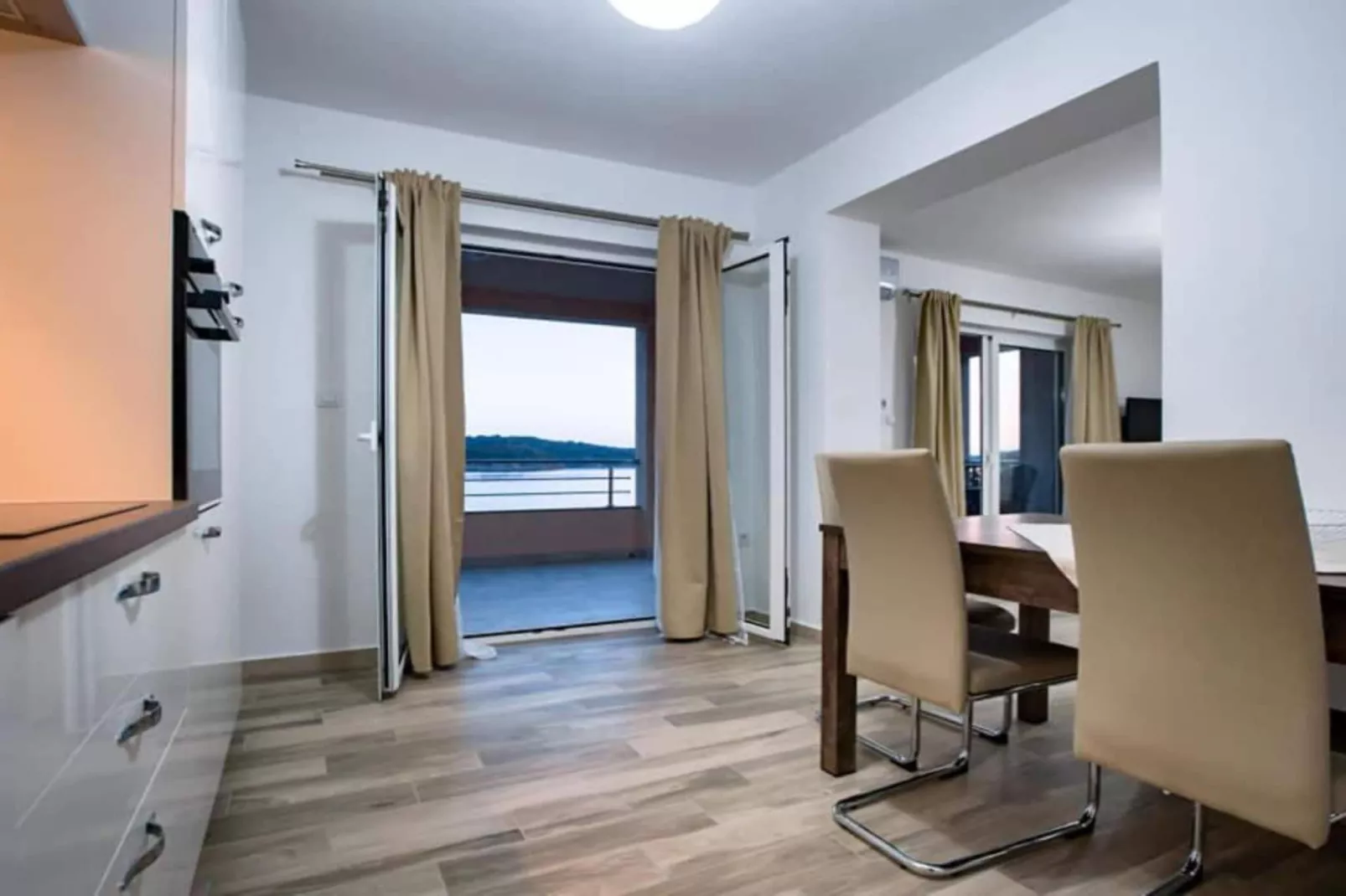 Apartments Villa Oceanus - Sea View Apartment 1 Golden sun-Eetkamer