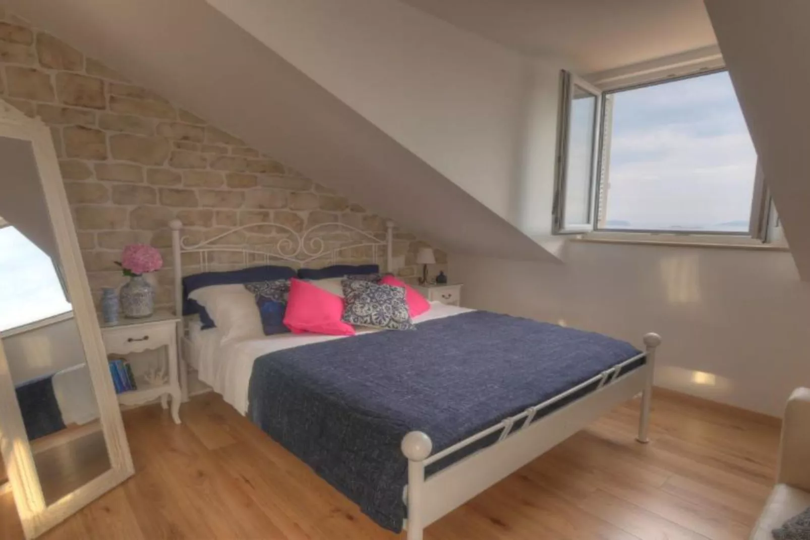 Villa Mediterranea - One Bedroom Apartment with Sea View-Slaapkamer