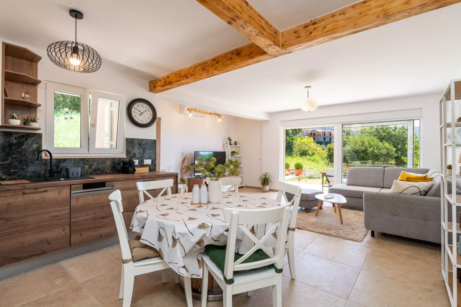 Apartment Bella Vista - Two Bedroom Apartment with Sea View-Eetkamer