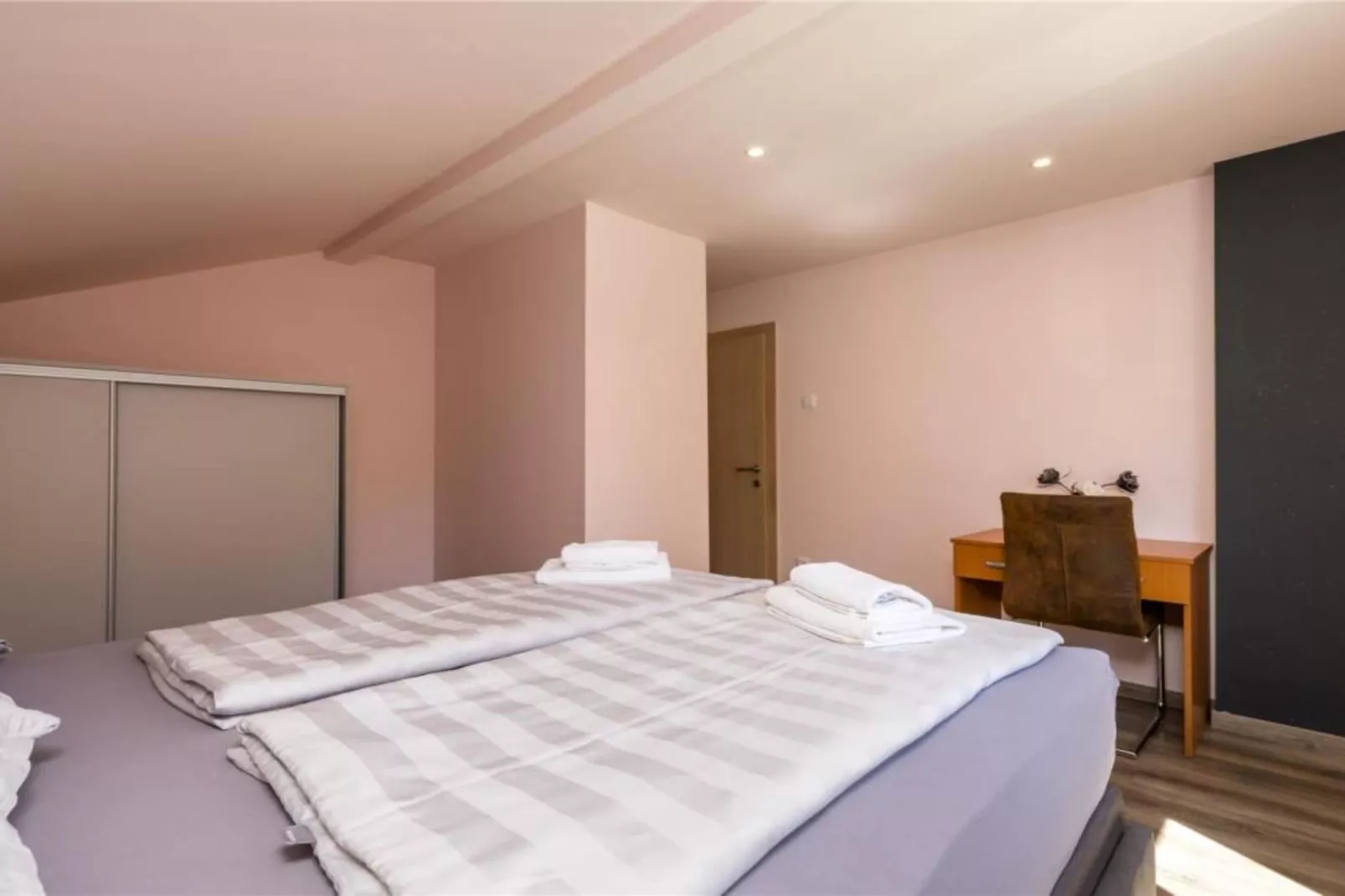 Pansion Belvedere - One Bedroom Apartment with Terrace (Vespera)-Slaapkamer