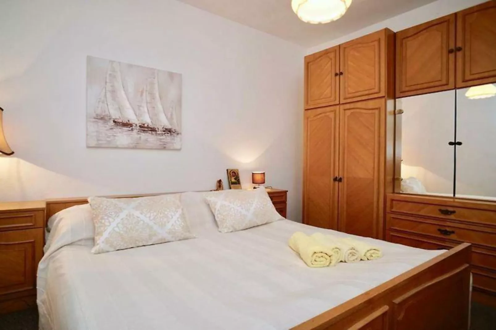 Three Bedroom Apartment with Terrace-Slaapkamer