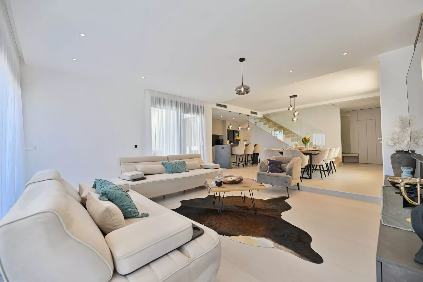 Villa Oasis - Five Bedroom Villa with Private Pool-Woonkamer