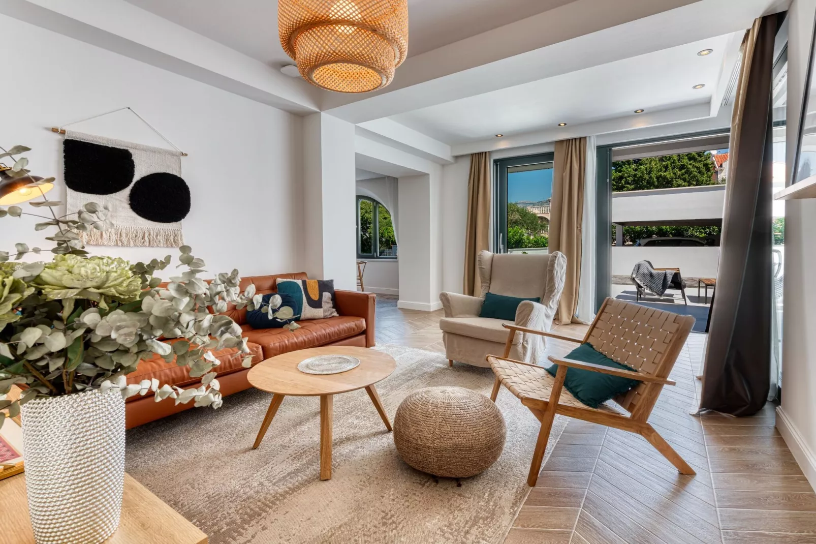 Luxury SPA B.one Apartment - Two Bedroom Apartment with Private Pool and Hot Tub-Woonkamer