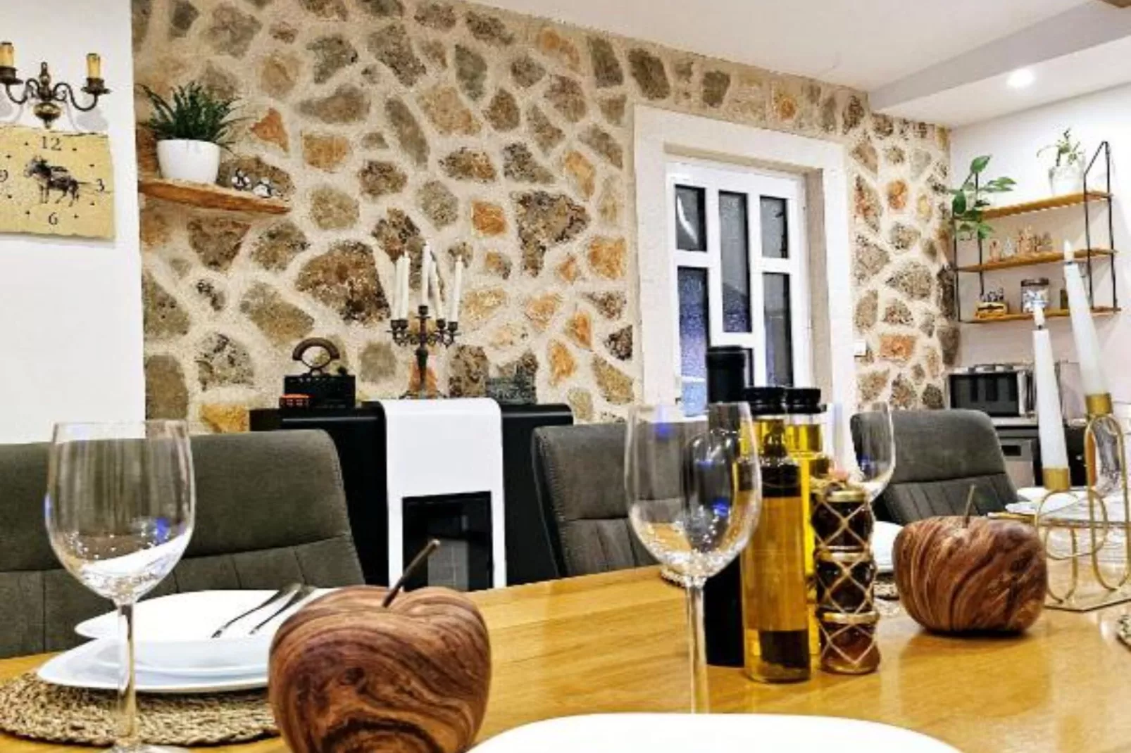 Villa Nika - Three Bedroom Villa with Private Pool-Eetkamer