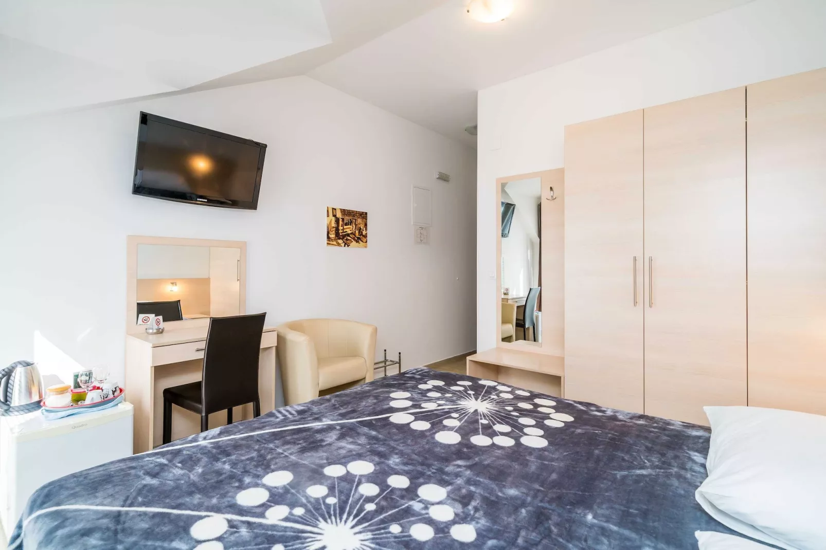 Villa Samba - Two Bedroom Apartment with Balcony and Sea View-Slaapkamer