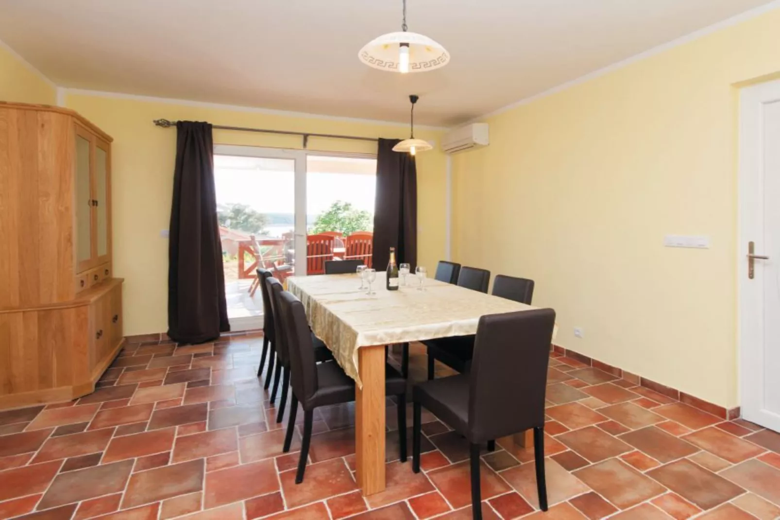 Holiday Home Boni-Eetkamer