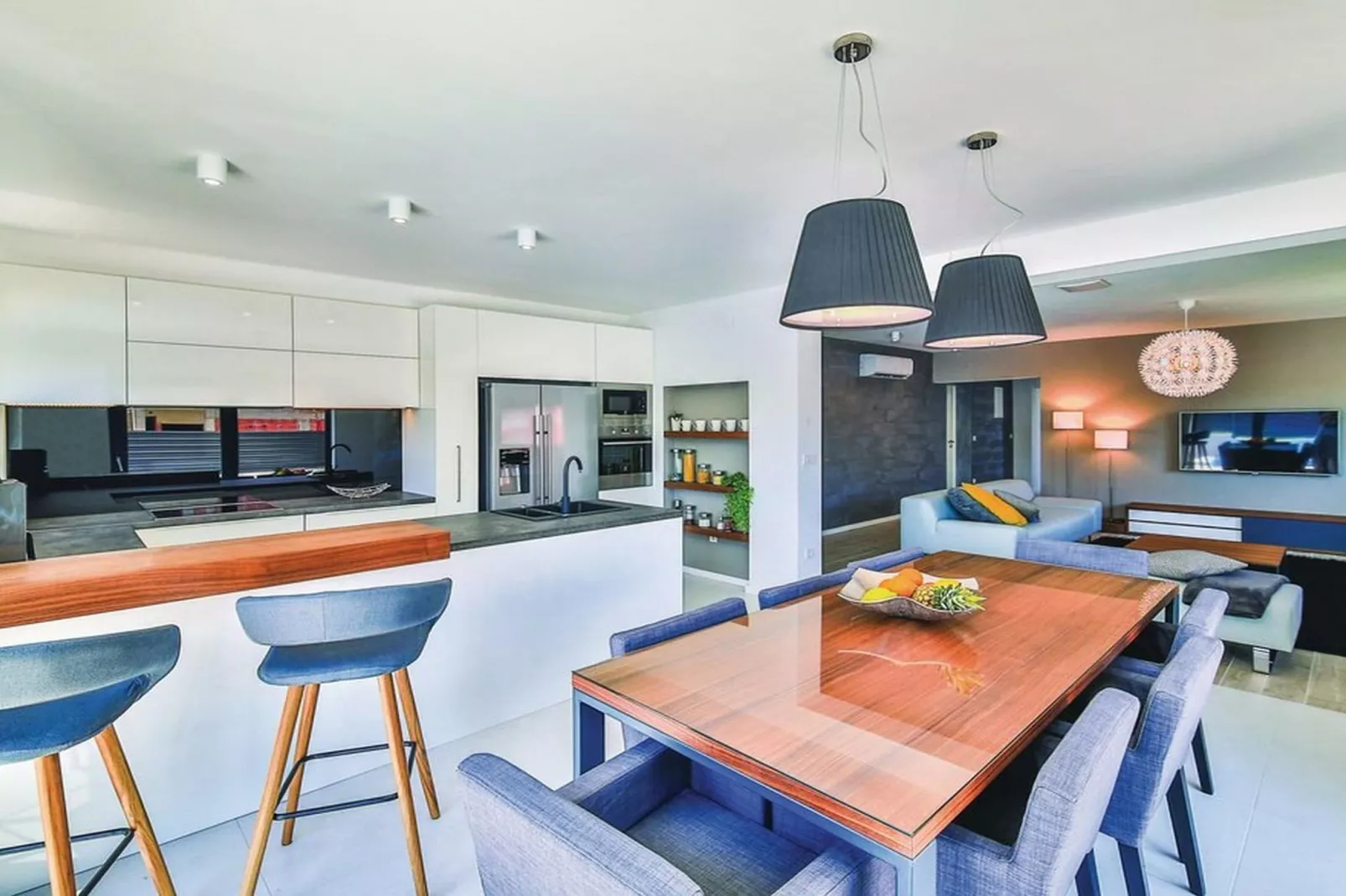Modern Kastel Villa with Private Pool, Gym, and Large Outdoor Space - Eight Bedroom Villa-Woonkamer