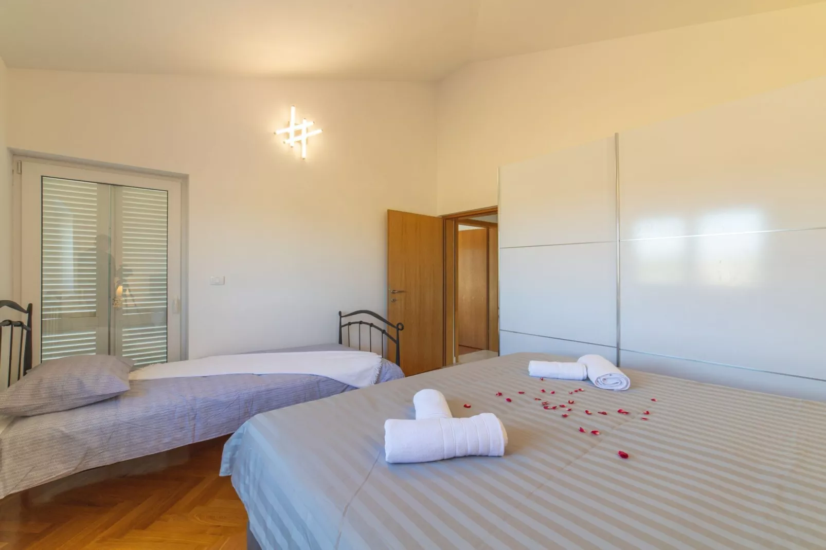 Idyllic Getaway Lovrec Villa with Pool - Five Bedroom Villa with Pool-Slaapkamer