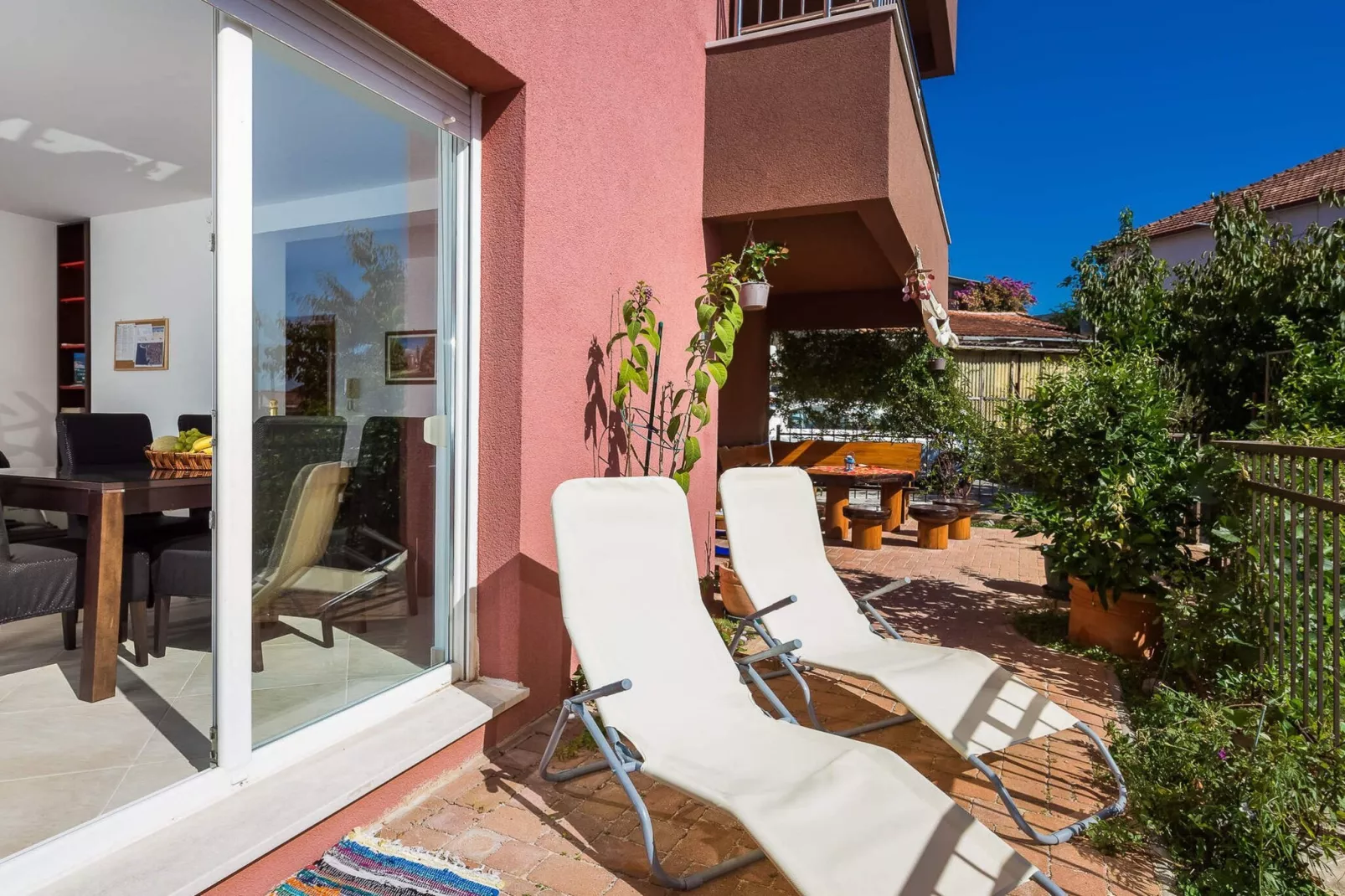 Elegant Hideaway Apartment with Pool - Two Bedroom Apartment with Pool-Terrasbalkon