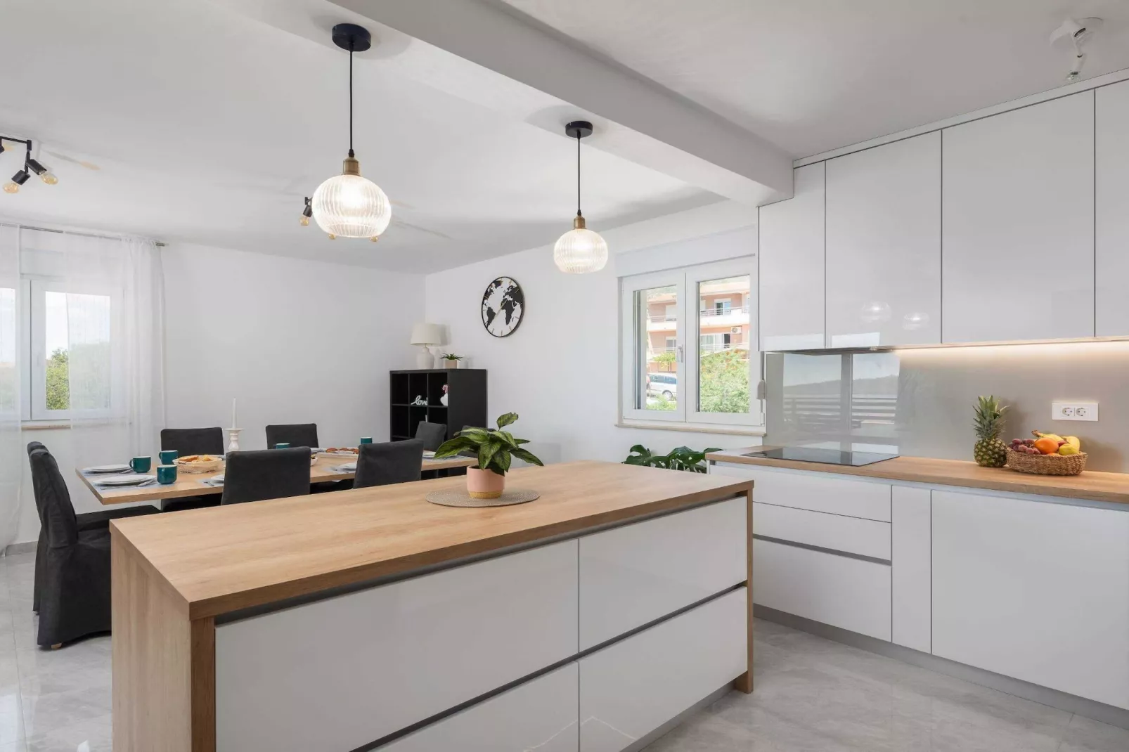 Shimmering Sea Apartment with Terrace - Four Bedroom Apartment with Terrace-Keuken