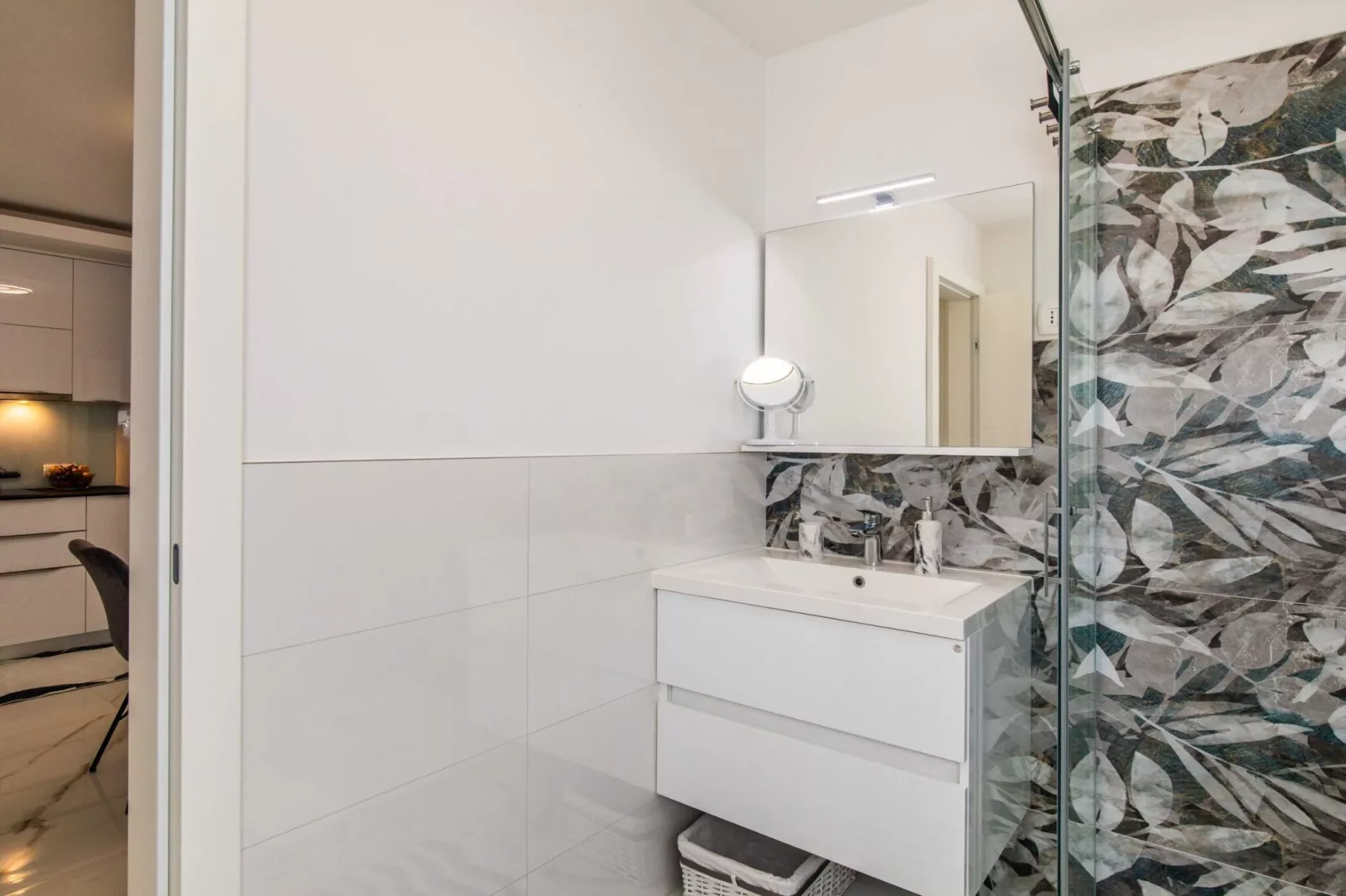 Modern Apartment with Terrace and Private Parking Krk - Two Bedroom Apartment-Badkamer