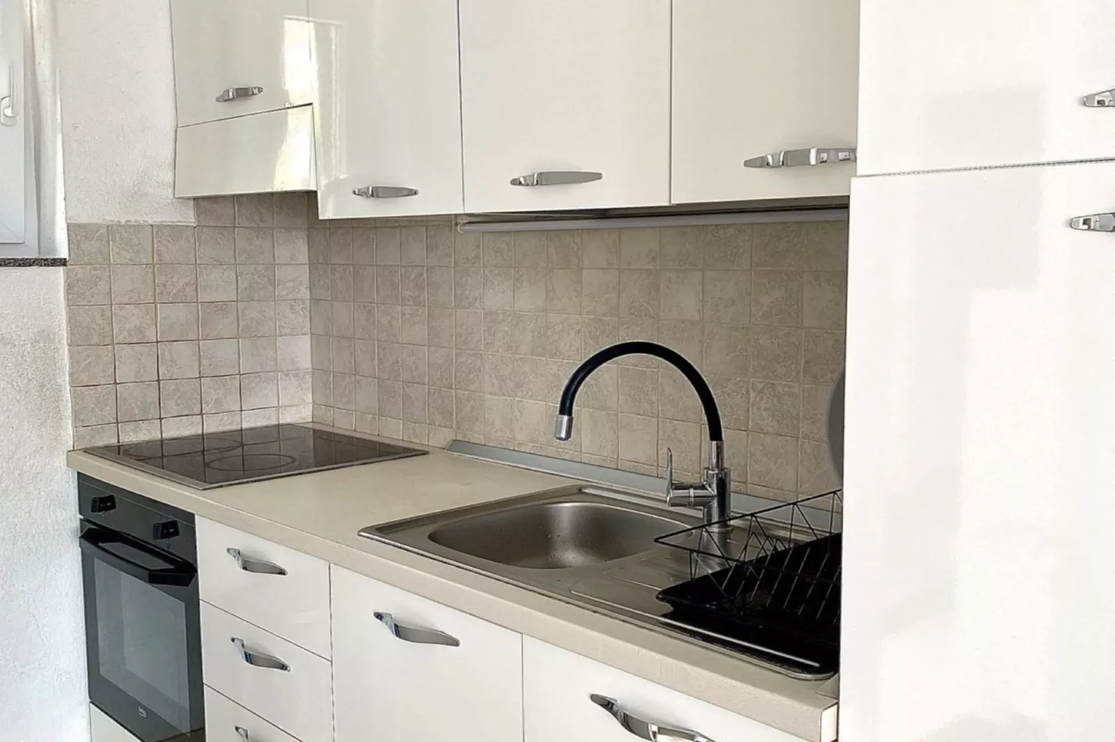 Luxury Lovran Apartments with Swimming Pool - Standard One Bedroom Apartment-Keuken