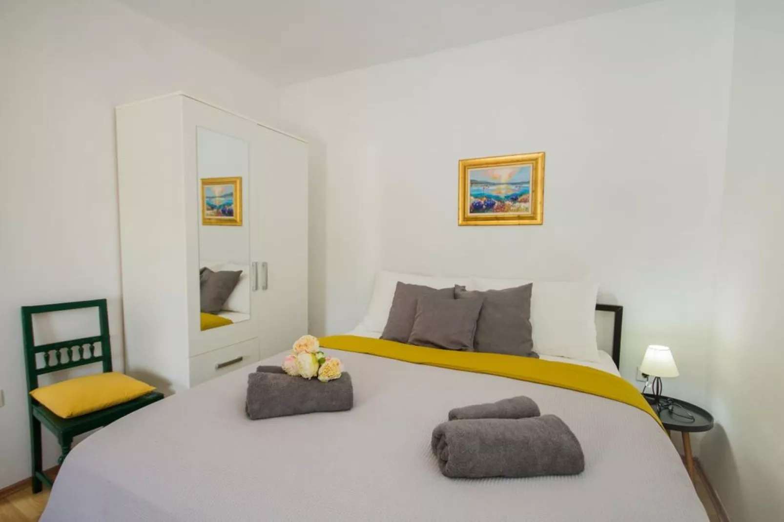 Tranquil Getaway Villa Prapatnica with Pool and Garden - Three  Bedroom Villa with Pool-Slaapkamer