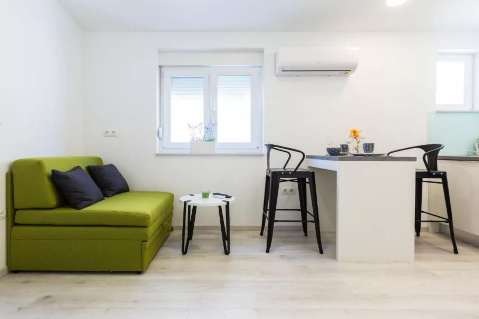 Spacious Two sis Apartments in Zadar with Terrace  Studio Apartment ( 1 )-Slaapkamer