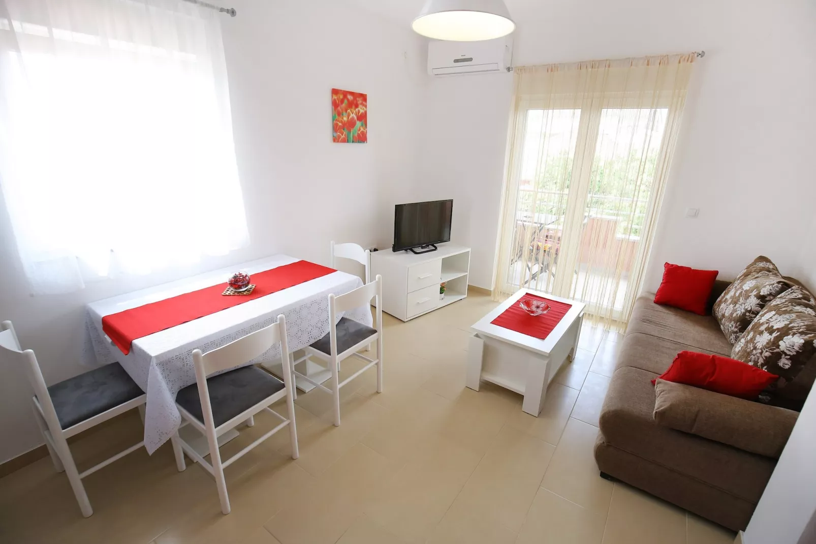 Apartments Kapetan - Comfort Studio Apartment with Terrace-Woonkamer