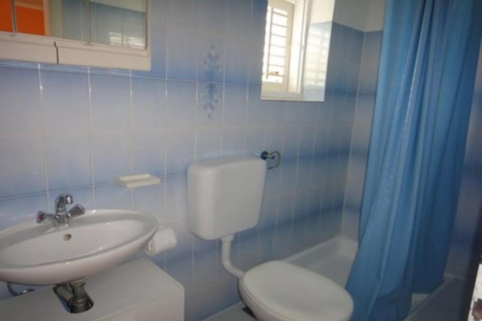 Seafront Apartments Pretner - Comfort Studio Apartment with Balcony and Sea View-Badkamer