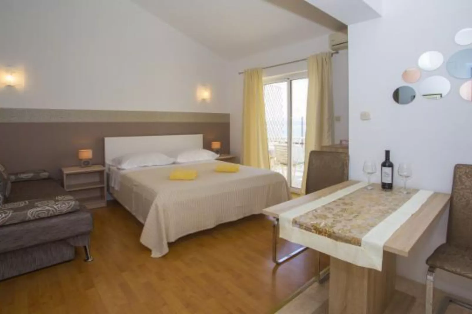 Sea View Apartments Lendic Podgora - Classic Studio Apartment with Terrace and Sea View-Slaapkamer