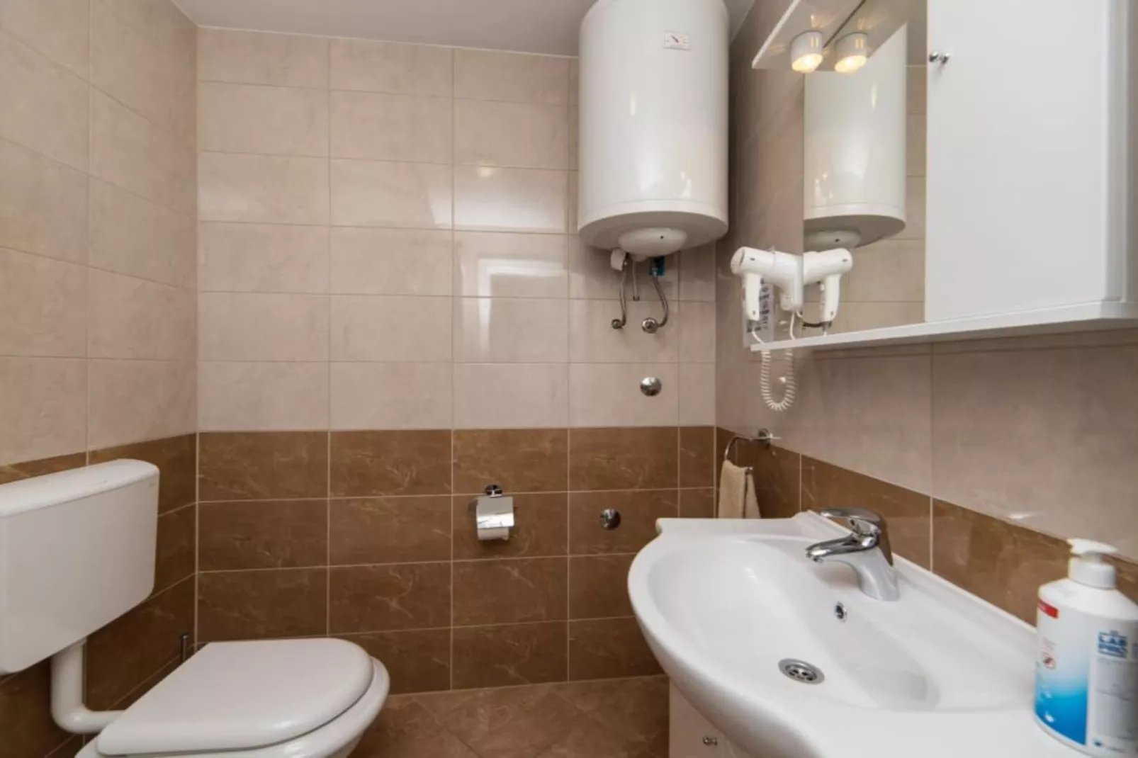 Apartments Nmn - Studio Apartment with Balcony 3-Badkamer