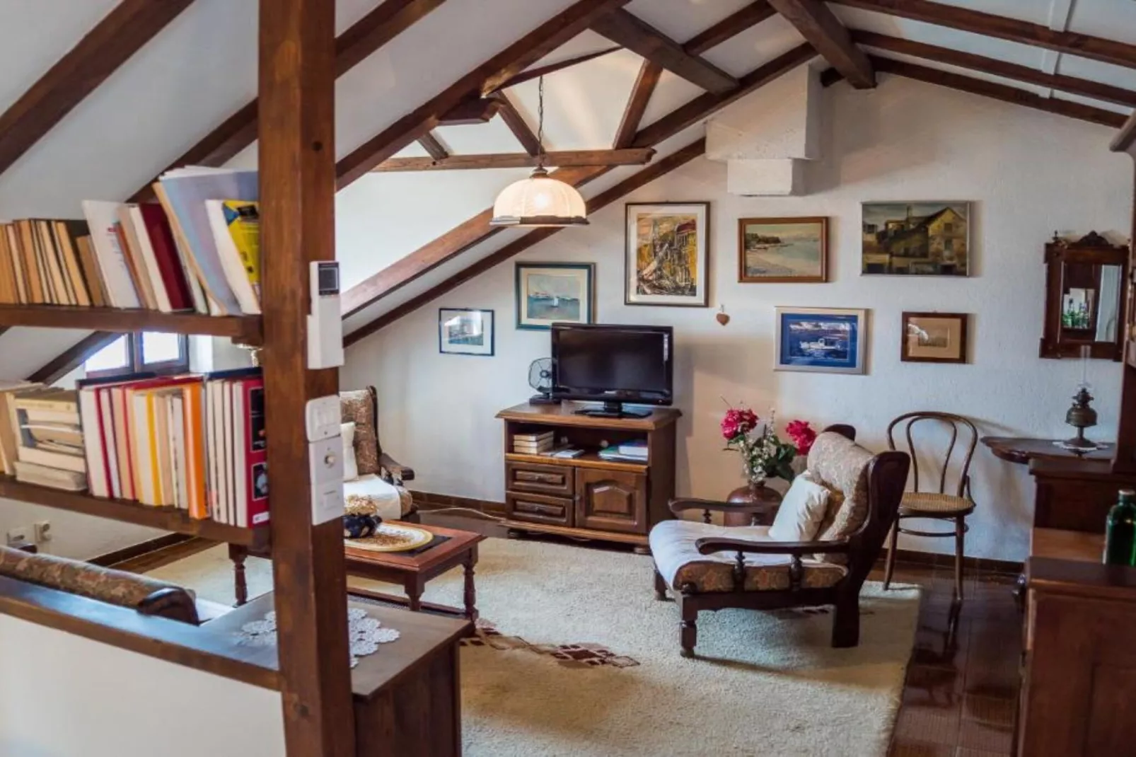 Stone House Seaside Retreat on Brač Island - Two Bedroom Apartment 1-Woonkamer