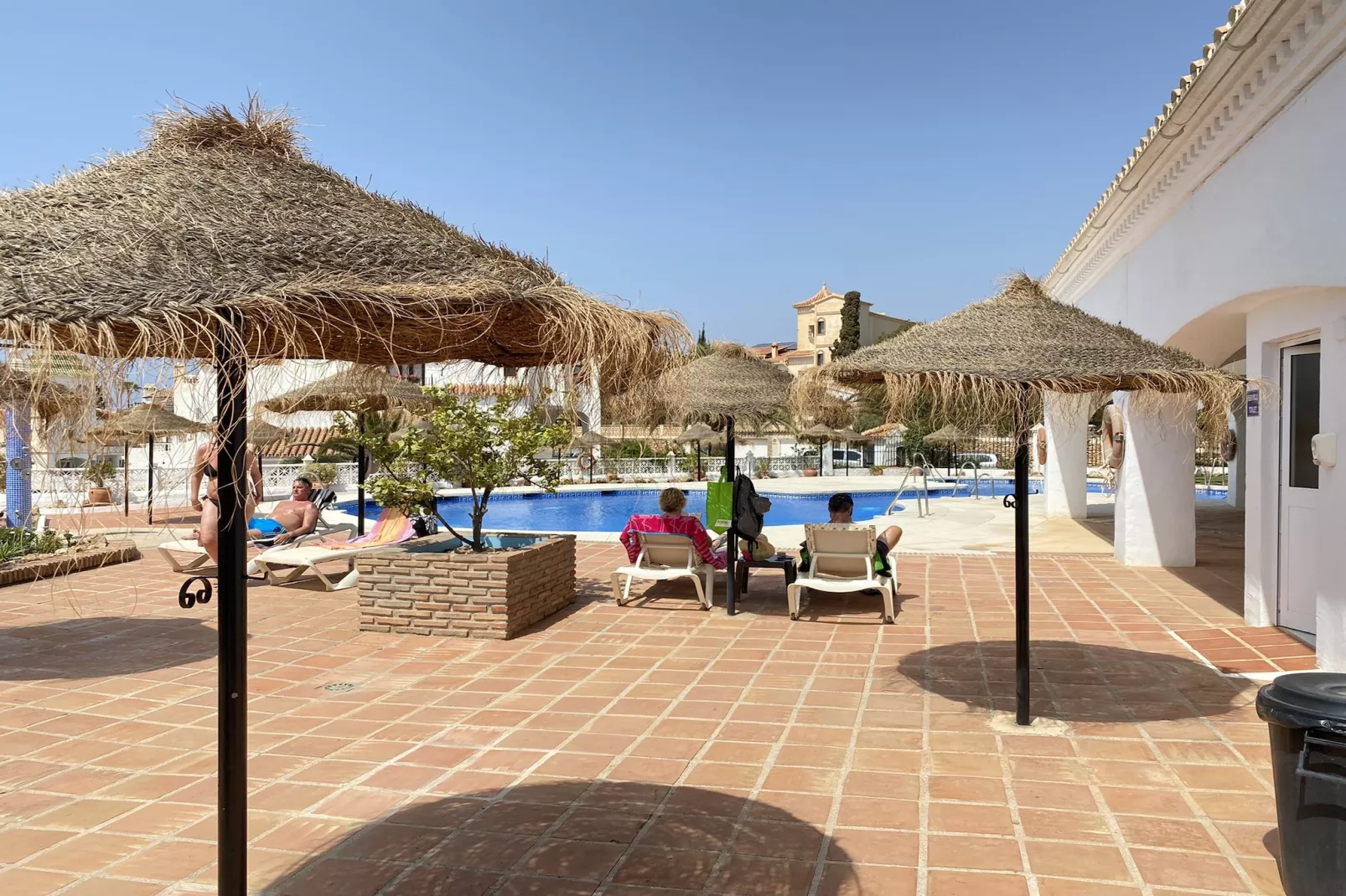 Capistrano Playa 403 by Casasol-Zwembad