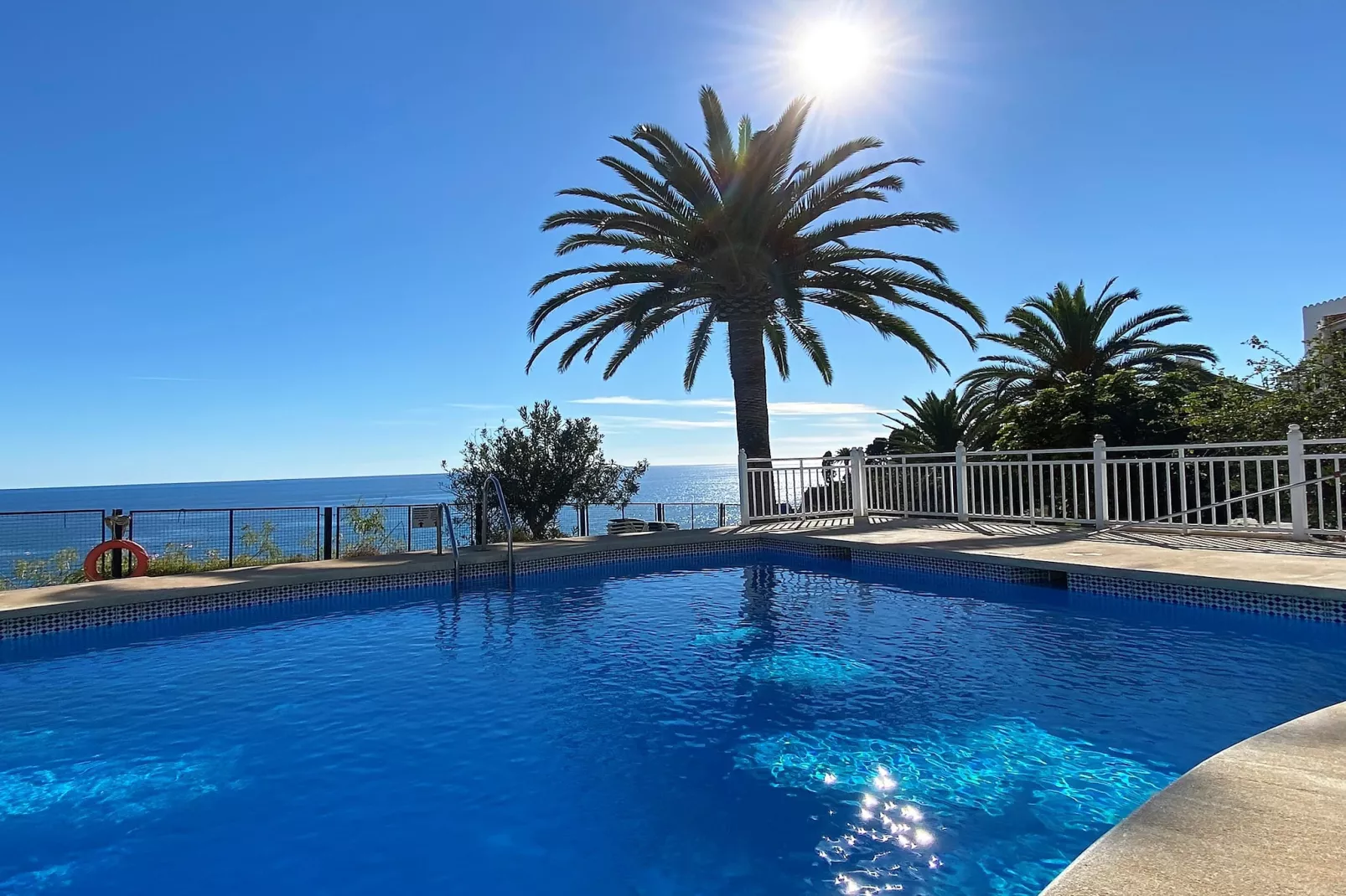 Tuhillo E1 Luxury Seaview by Casasol-Zwembad