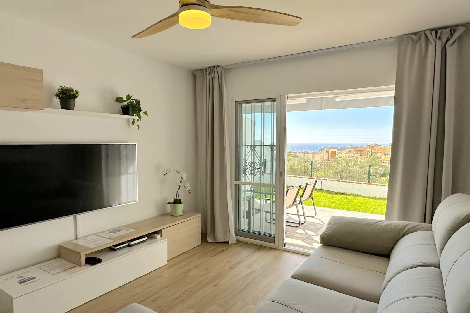 La Noria Sunny Stay by Casasol-Woonkamer