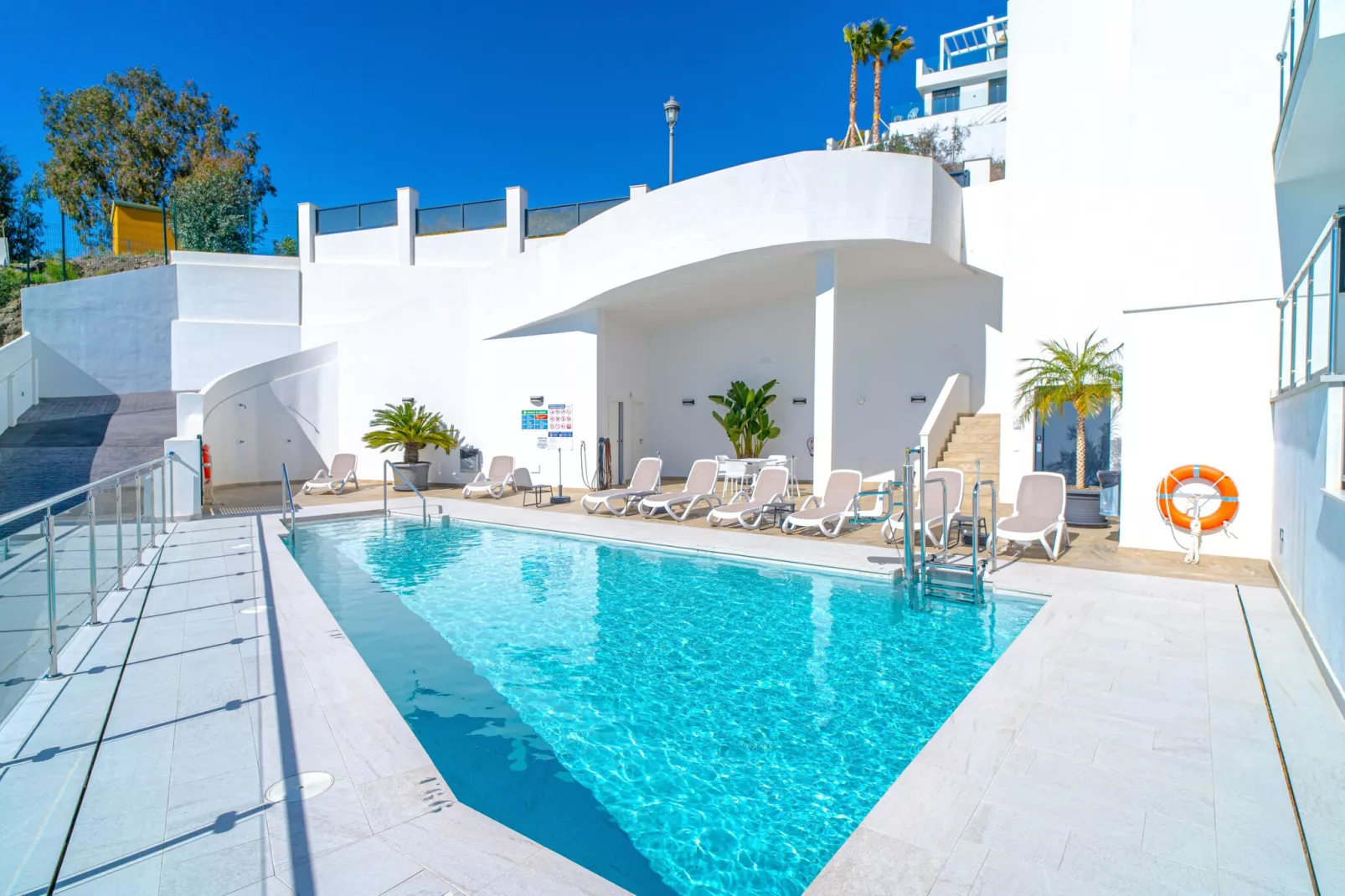 Terrazas de Ladera Duplex 3 by Casasol-Buitenkant zomer