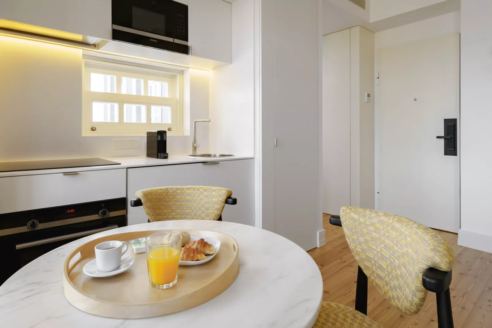 Feel Porto Clérigos Charm Flat 4.2-Eetkamer