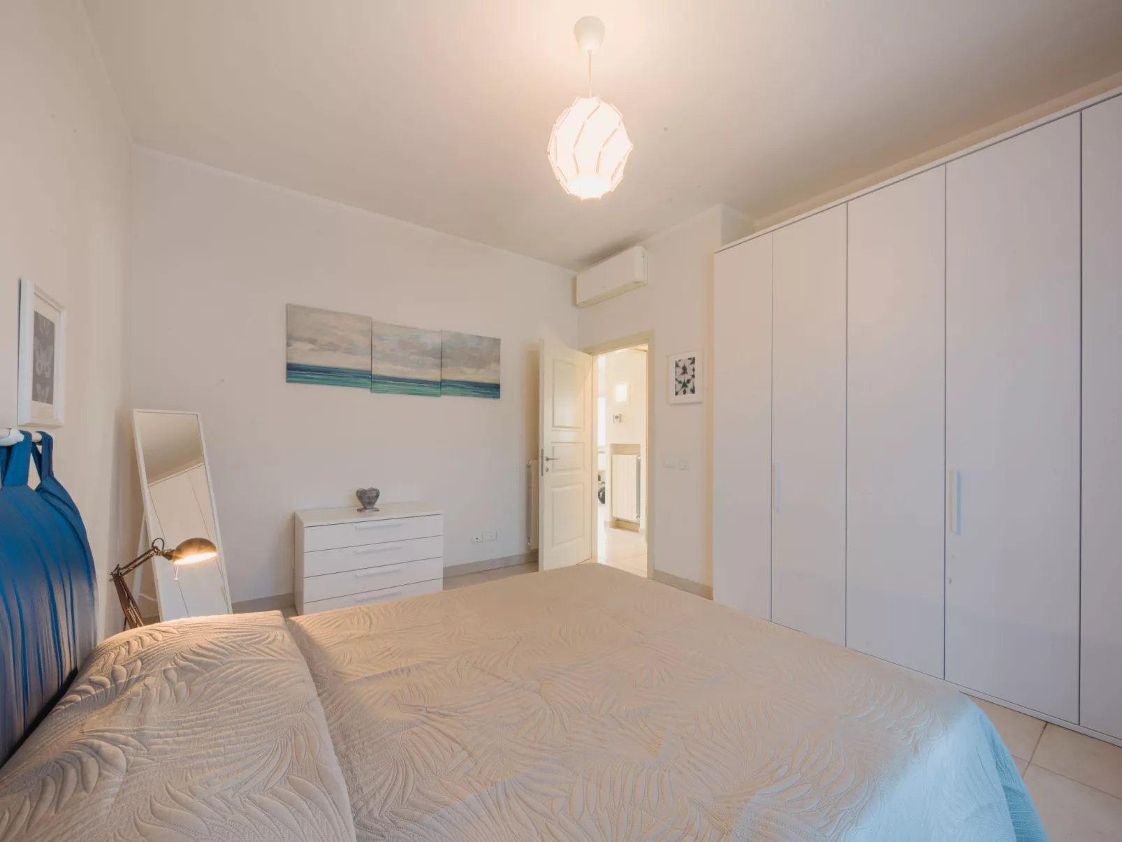 White Home-Binnen