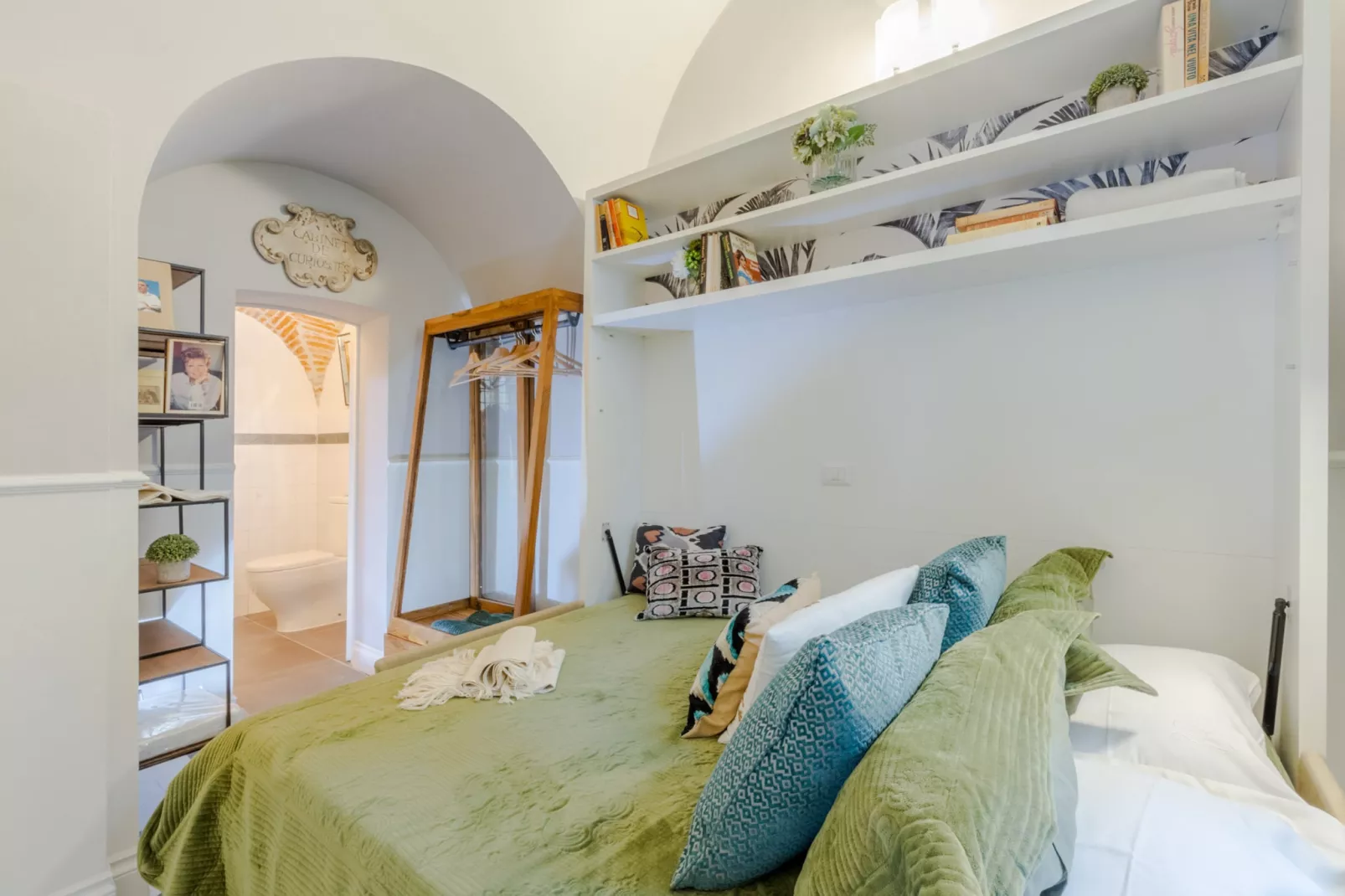 Busdraghi Studio,Stylish at Via Fillungo-Niet-getagd