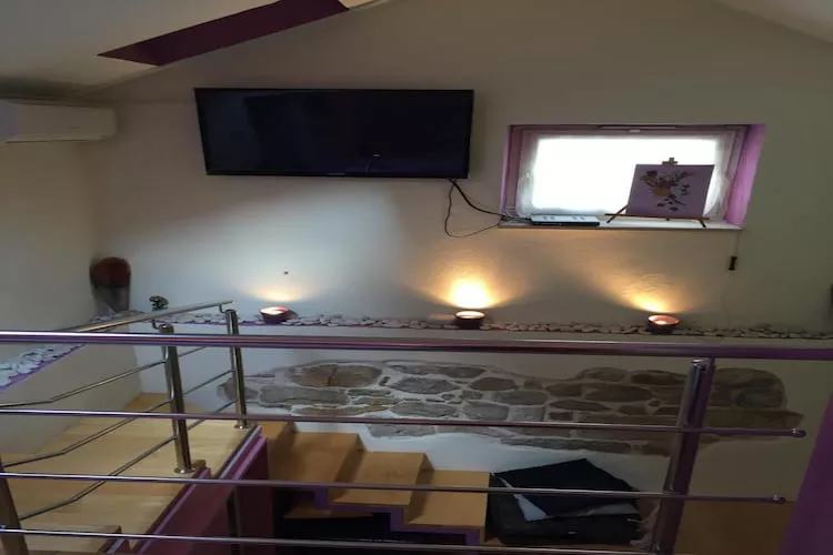 Apartments Elena (ST) - Duplex Studio Apartment (Purple)-Binnen