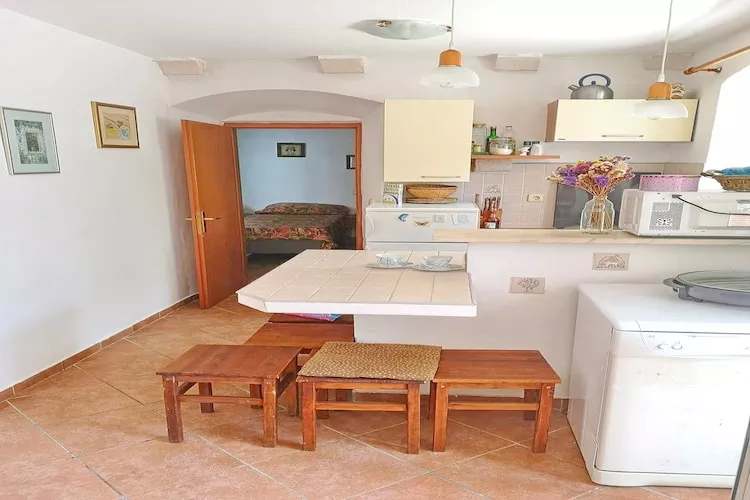 Olive's Apartment-Two Bedroom Apartment with Terrace-Keuken