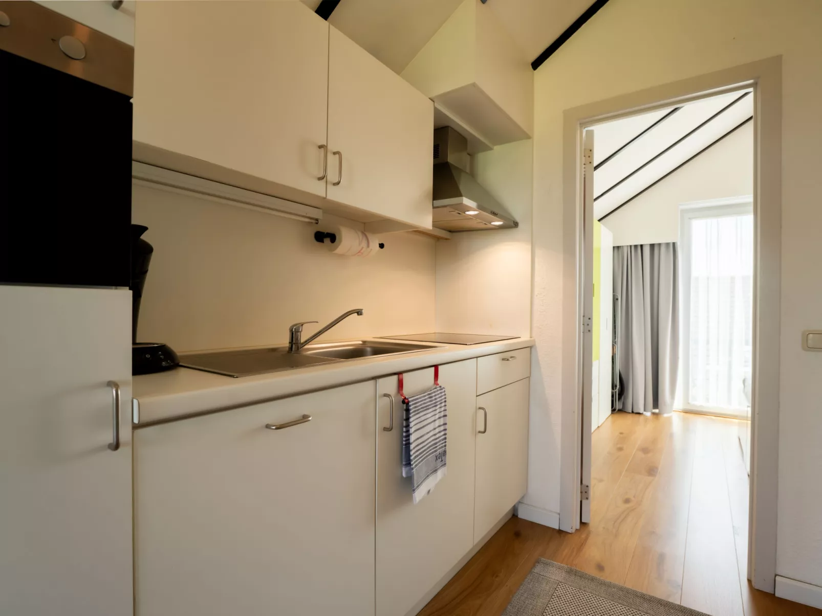 Julie with parking and shared pool-Binnen