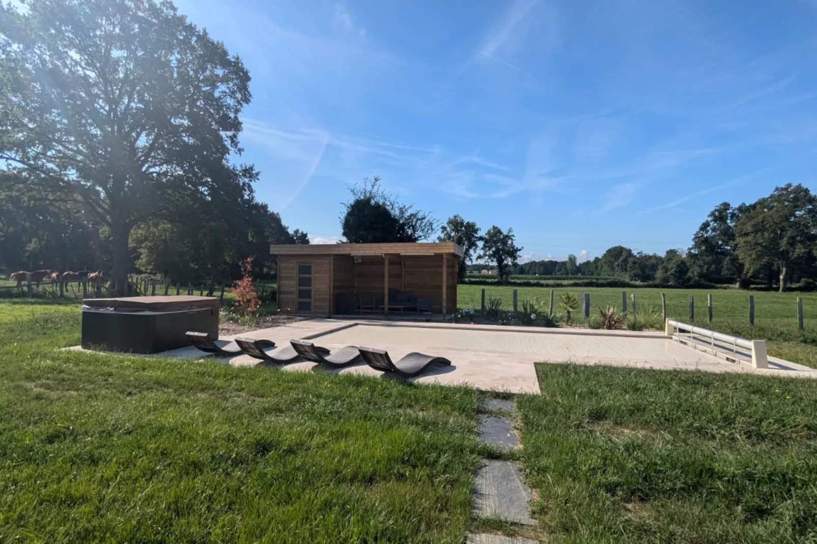 Arnage - Corner - Lodge - Piscine - Rêve au Mans-Zwembad
