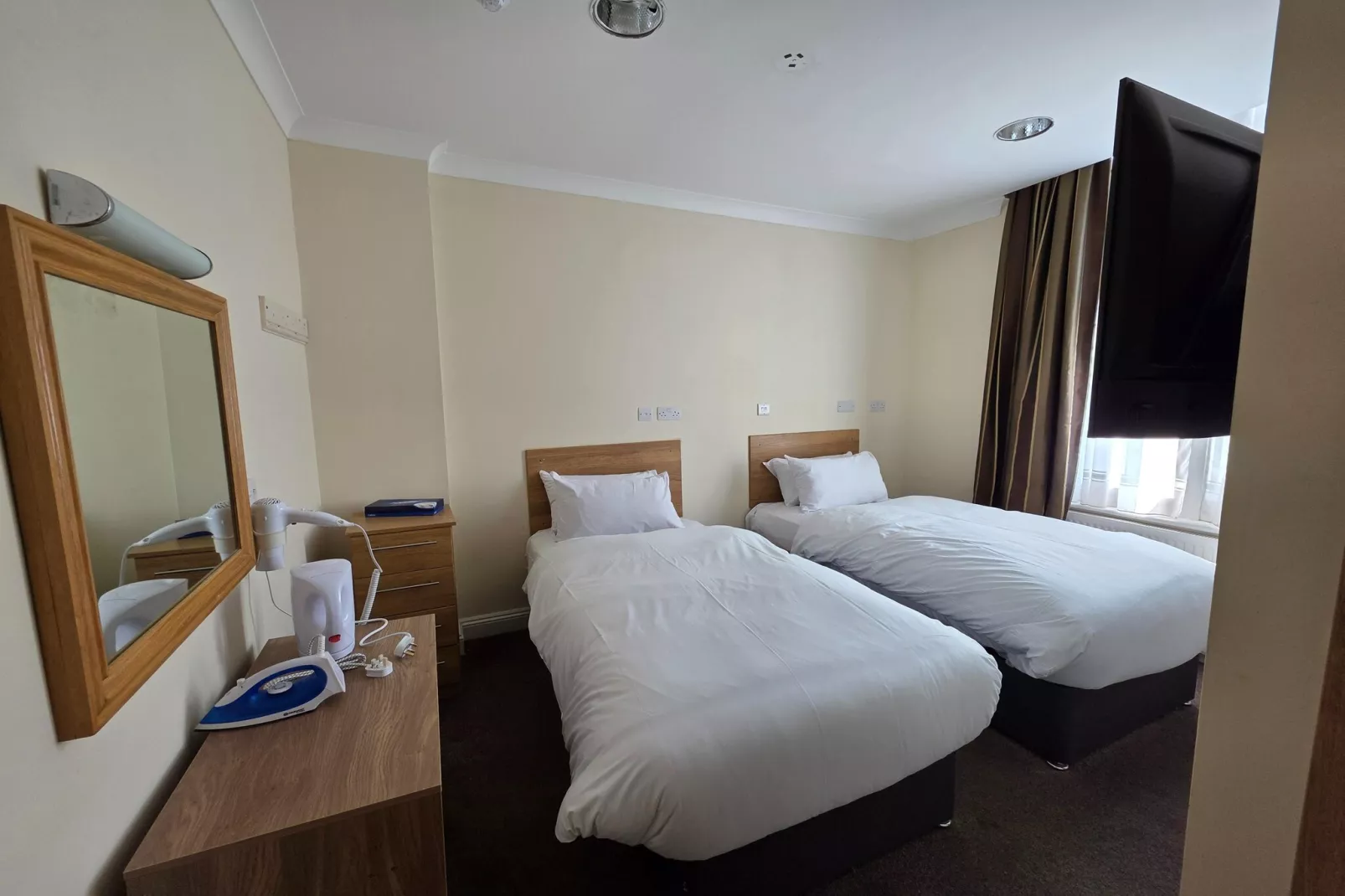 Russel Twin Room-Slaapkamer