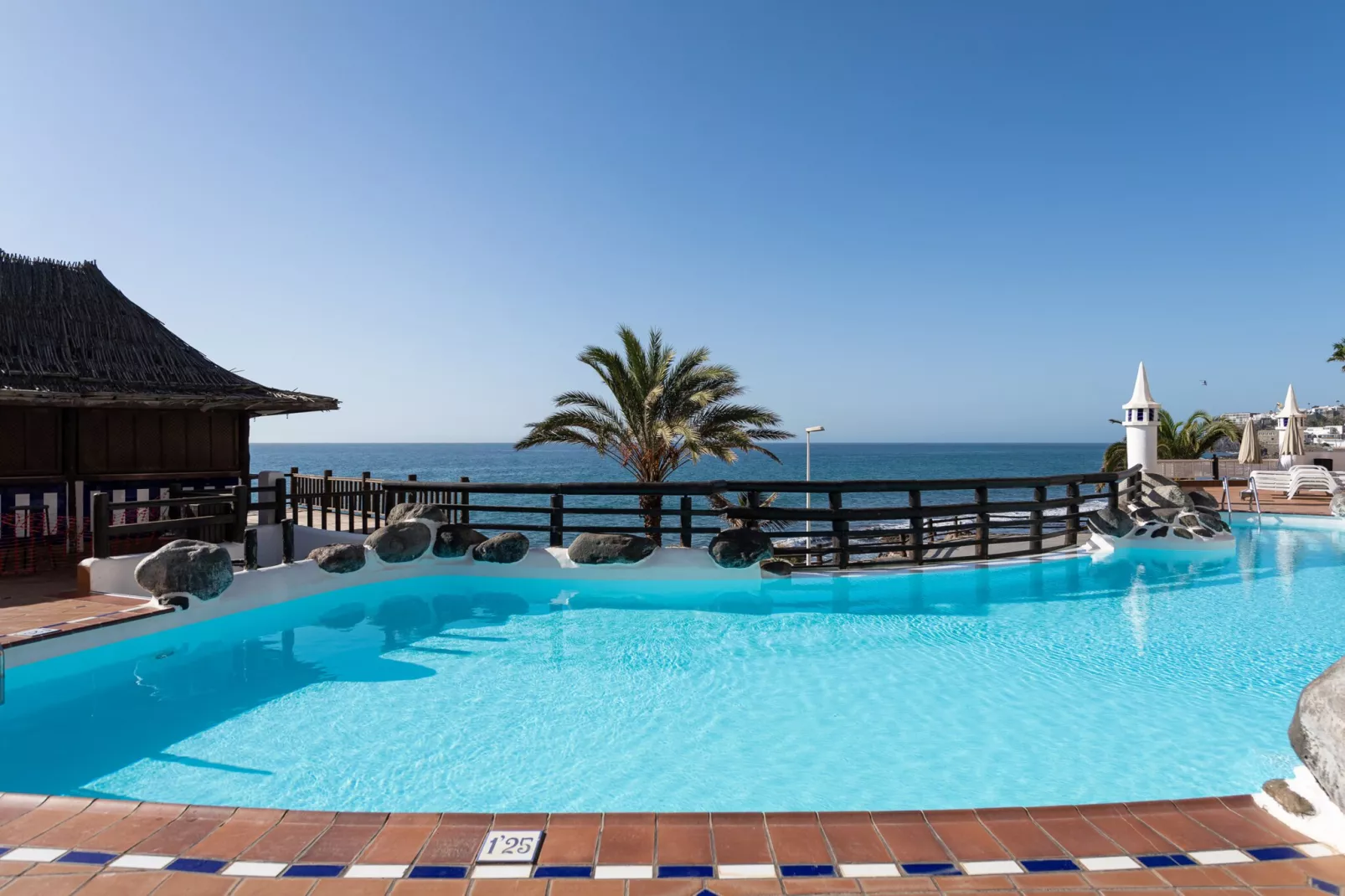 Altamar  52 with balcony&pool By CanariasGetaway-Zwembad
