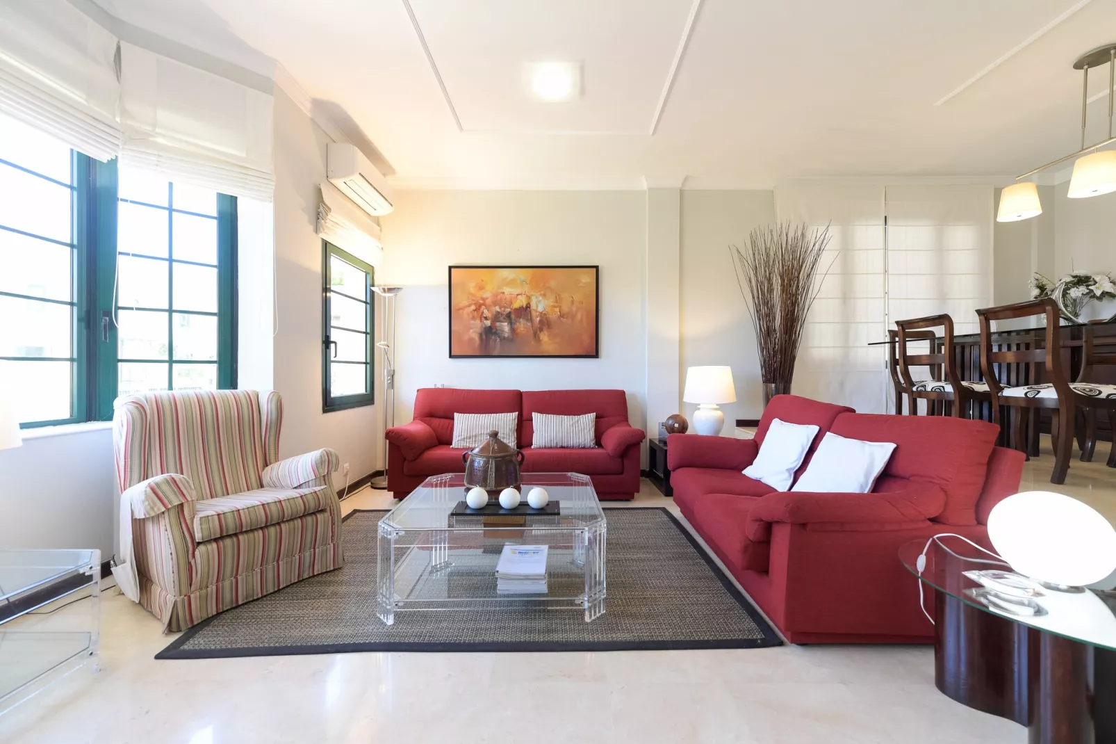 House with cozy garden BBQ and free parking-Woonkamer