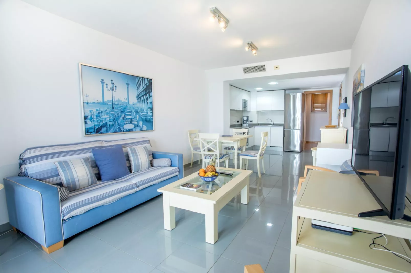 Great balcony over blue sea By CanariasGetaway-Woonkamer