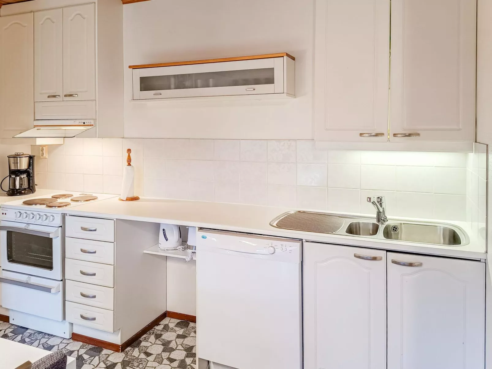 Mukalilla, paritalo sis loppusiivouksen-Binnen