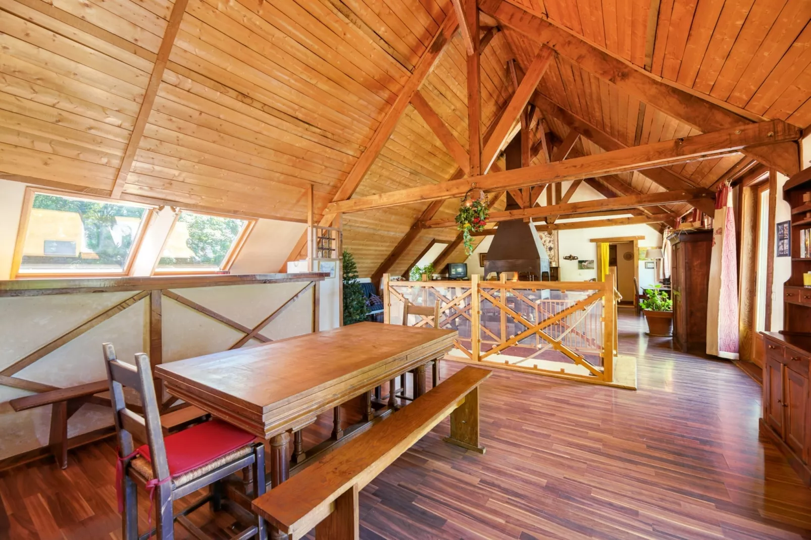 Ancien moulin à eau rénové au bord d'un étang privé-Eetkamer