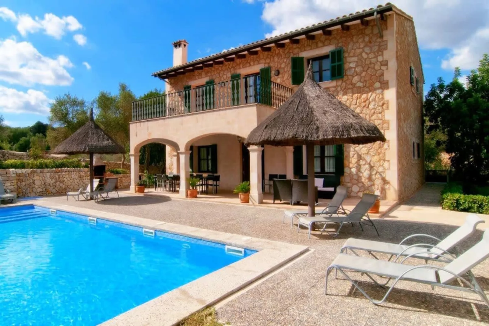 Villa Sa Sinia in Pe-Buitenkant zomer