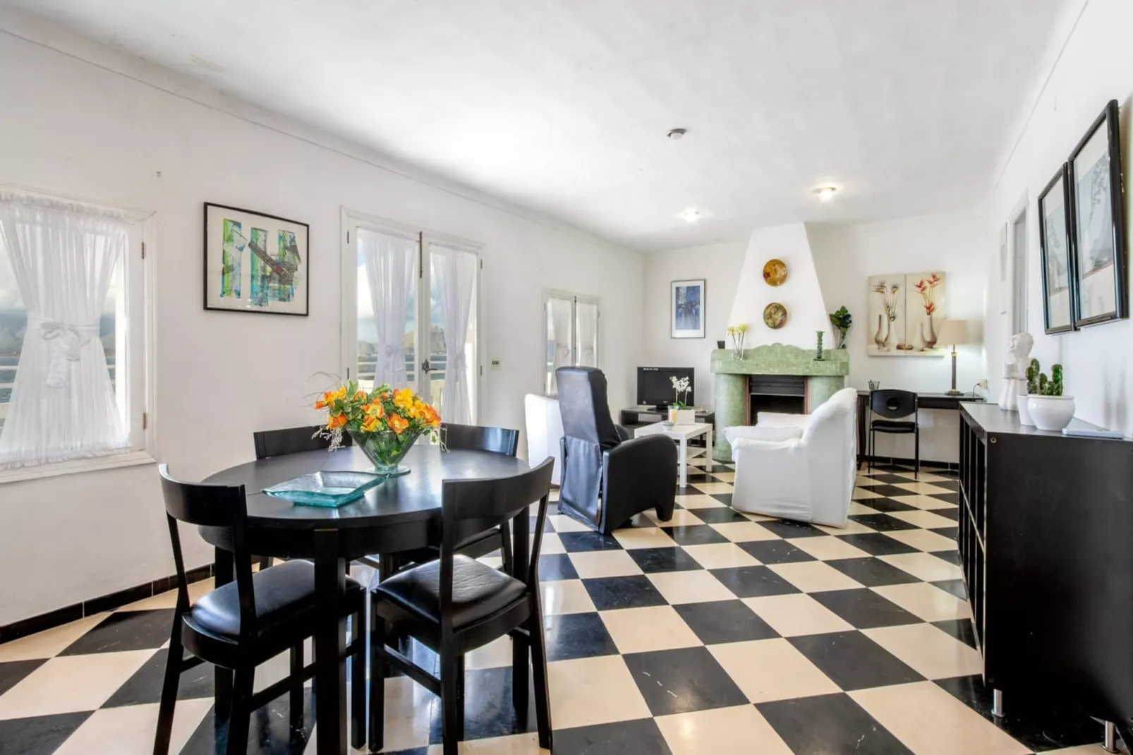 Apartment Voramar Al-Eetkamer