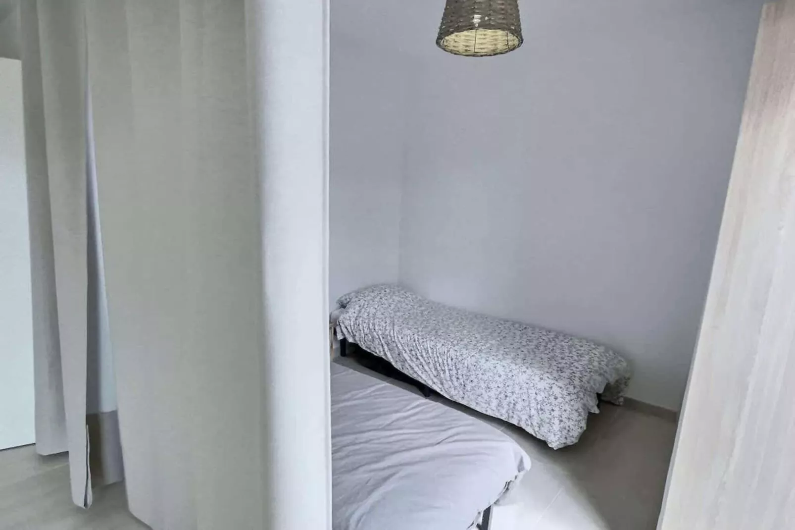LOU 202 BARRAL-Slaapkamer