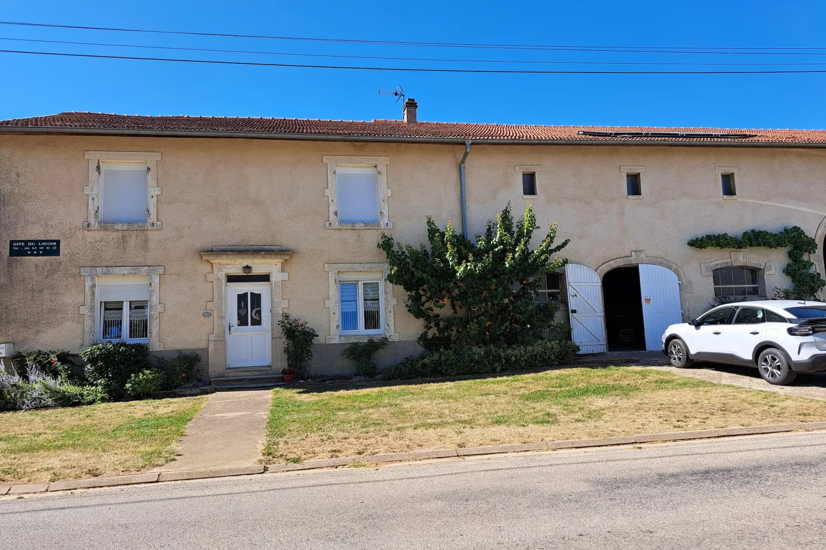 Terraced house Lahayville-Buitenkant zomer