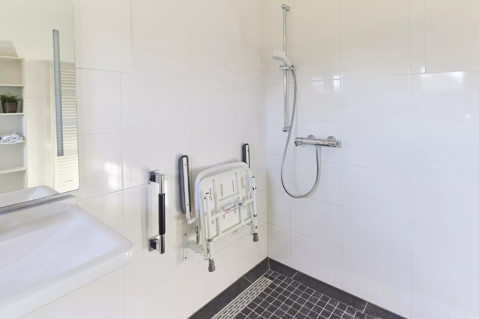 Buitenhof De Leistert 2 - Badkamer